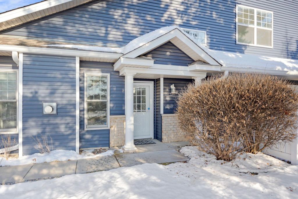 Photo of 401 Hickory Lane N, Oakdale, MN 55128 (MLS # 7000327)