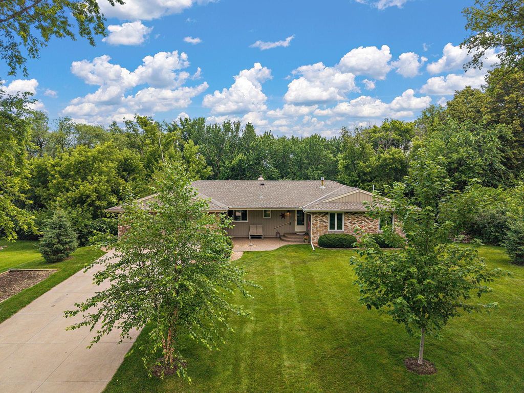 Photo of 12680 N Shannon Drive, Shakopee, MN 55379 (MLS # 7103690)