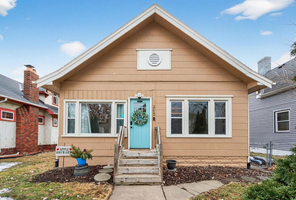 Photo of 2622 Newton Avenue N, Minneapolis, MN 55411 (MLS # 7018970)