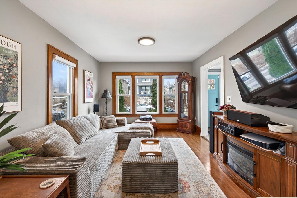 Photo of 2622 Newton Avenue N, Minneapolis, MN 55411 (MLS # 7018970)