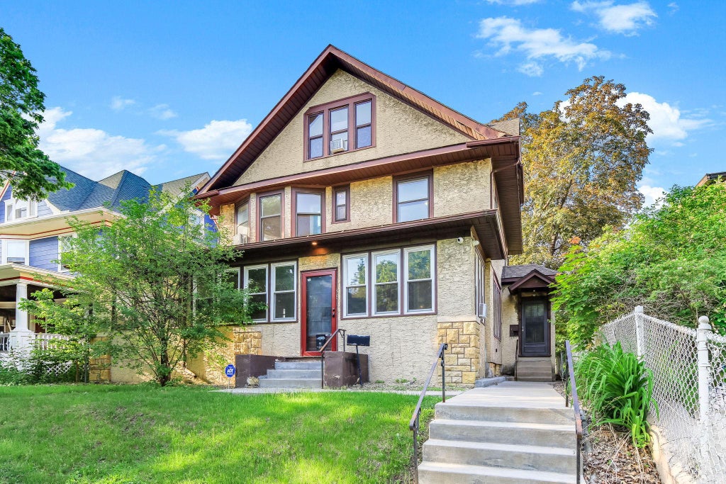Photo of 852 Ashland Avenue, Saint Paul, MN 55104 (MLS # 7111198)