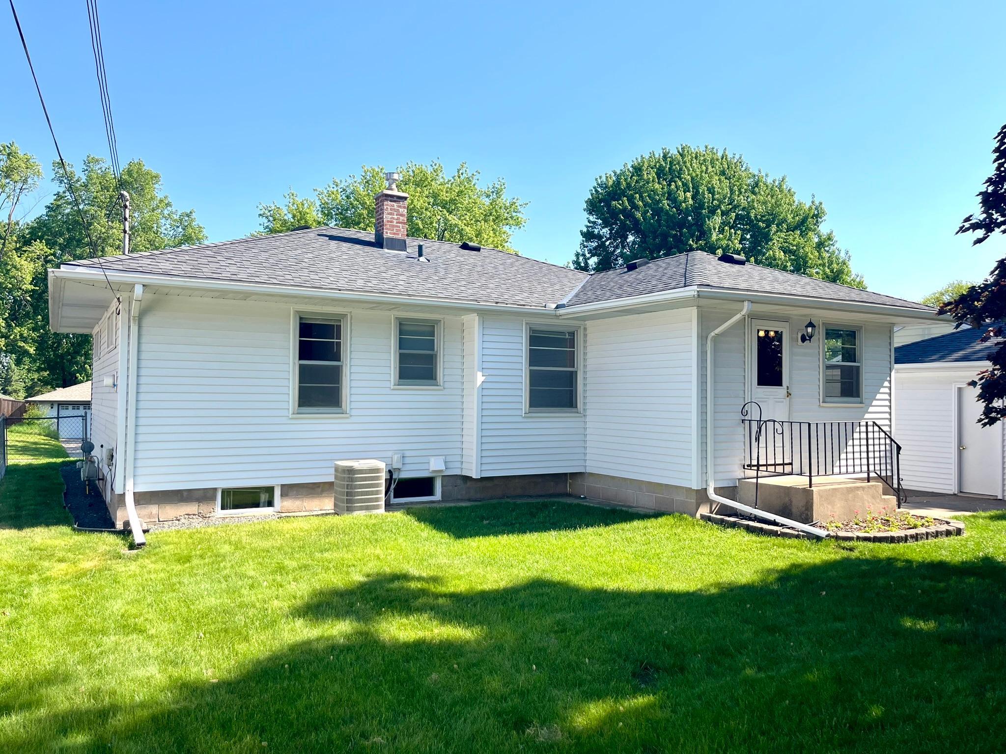 3752 Upper 73rd Street E