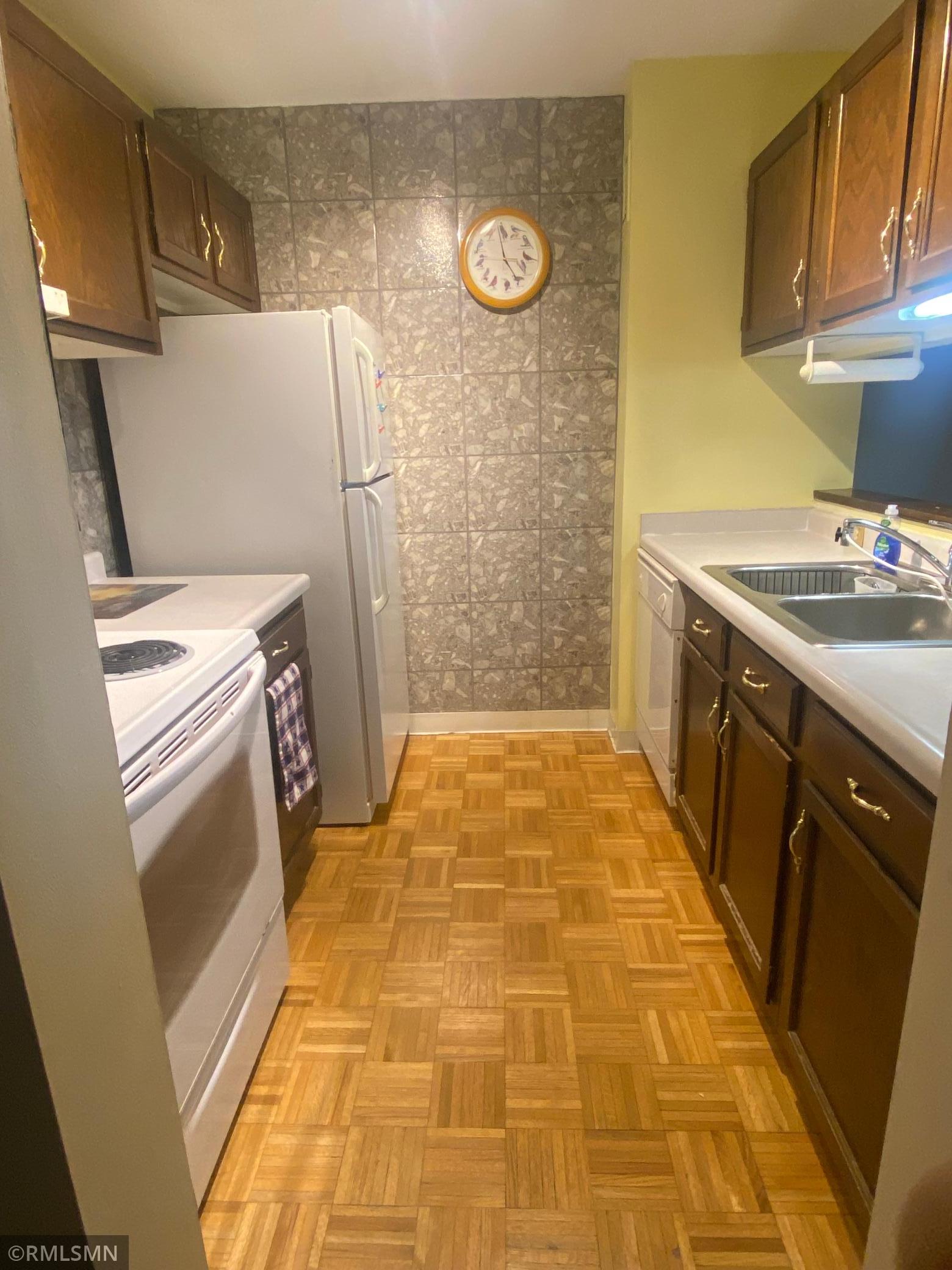 1181 Edgcumbe Road 1007