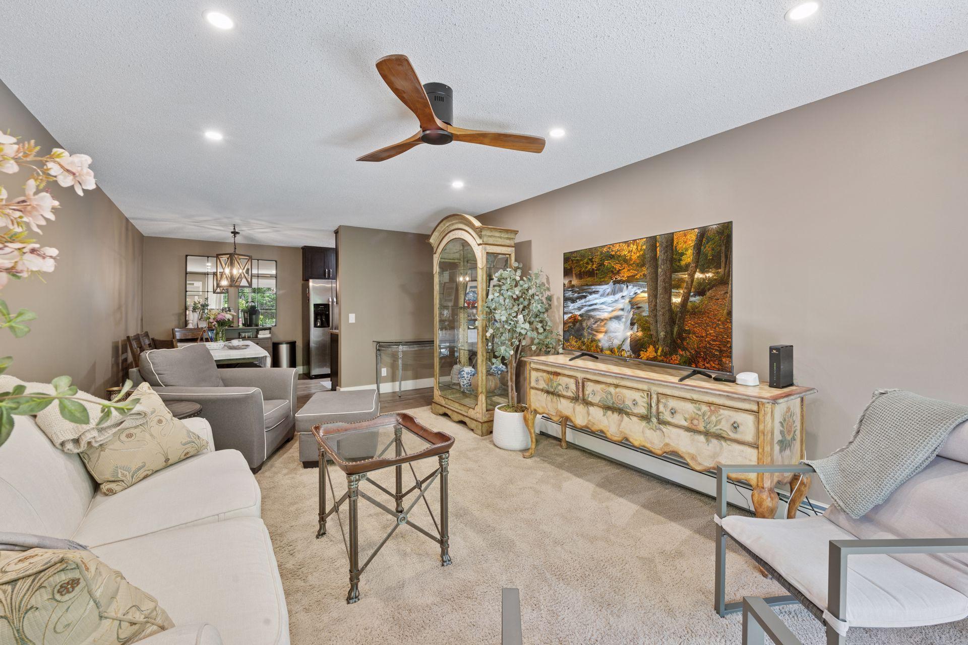 215 Barry Avenue S 306