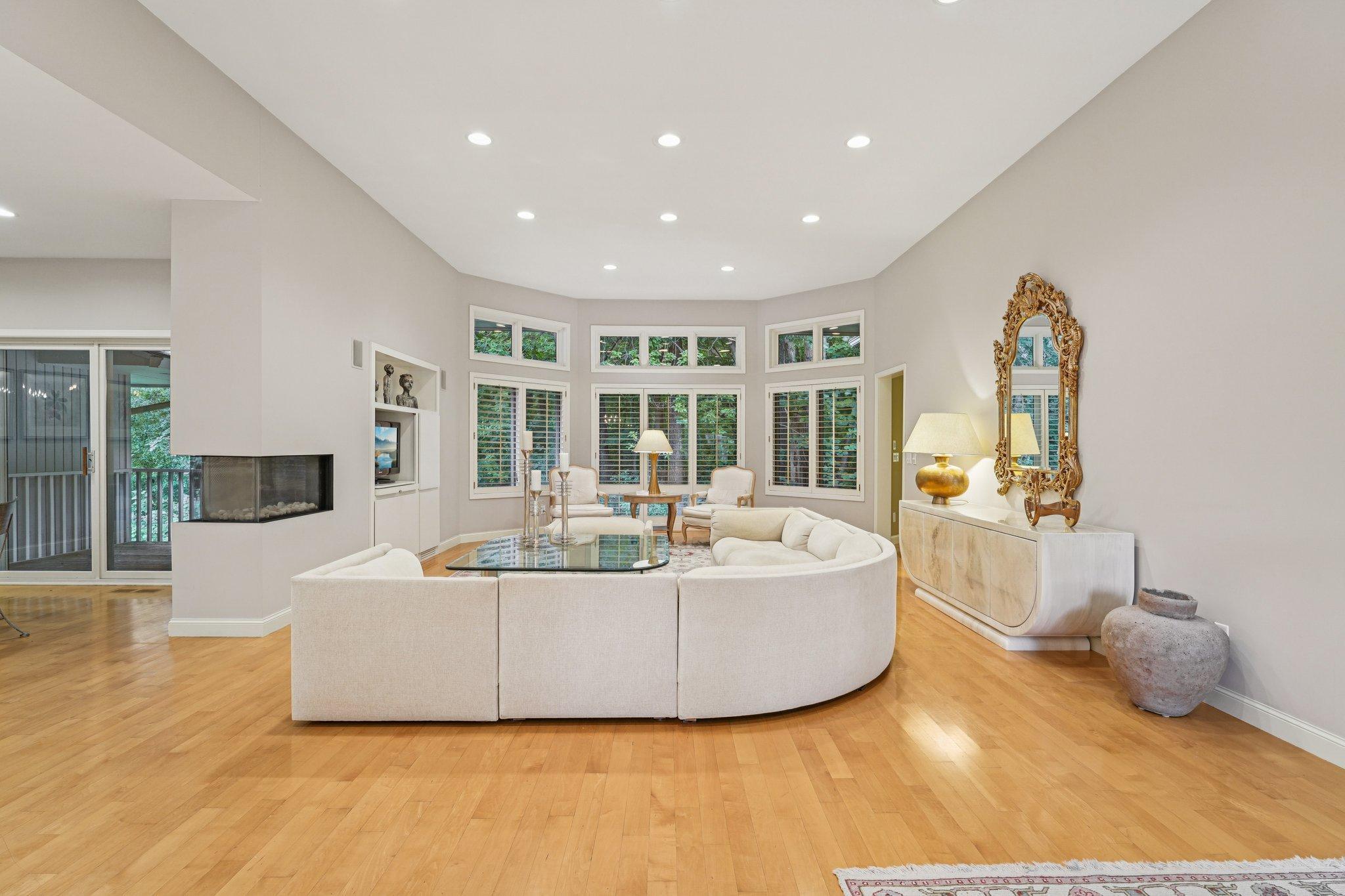4730 Regents Walk