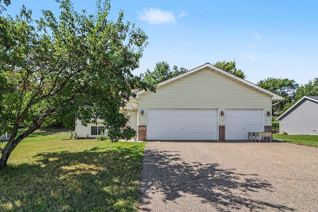 Photo of 612 Deer Trail, Montgomery, MN 56069 (MLS # 7123663)