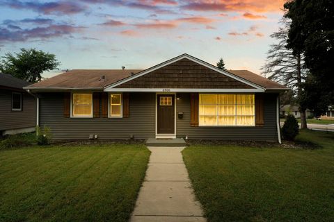 Photo of 2500 Xylon Avenue S, Saint Louis Park, MN 55426 (MLS # 6806570)