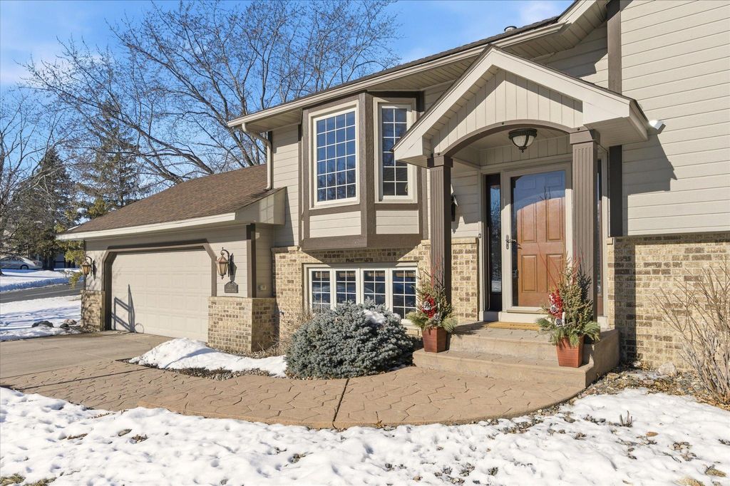 Photo of 1500 Rushmore Drive, Burnsville, MN 55306 (MLS # 6736940)