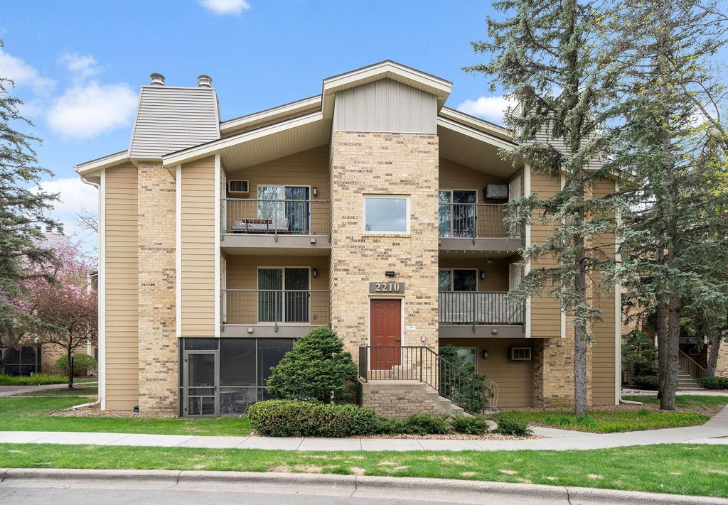 Photo of 2210 Ridge Drive #31, Saint Louis Park, MN 55416 (MLS # 7071502)