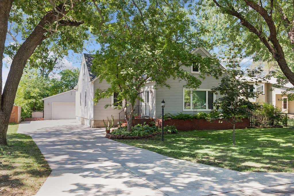 Photo of 8570 Lincoln Street NE, Blaine, MN 55434 (MLS # 7130091)