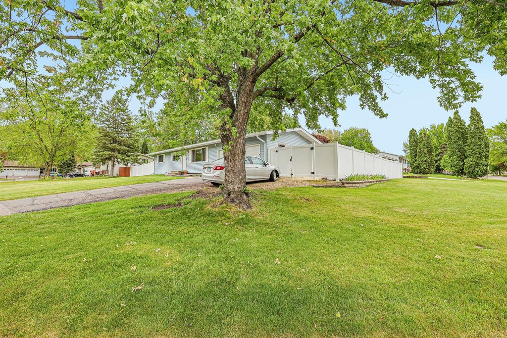 Photo of 6847 8th Street Lane N, Oakdale, MN 55128 (MLS # 7076039)