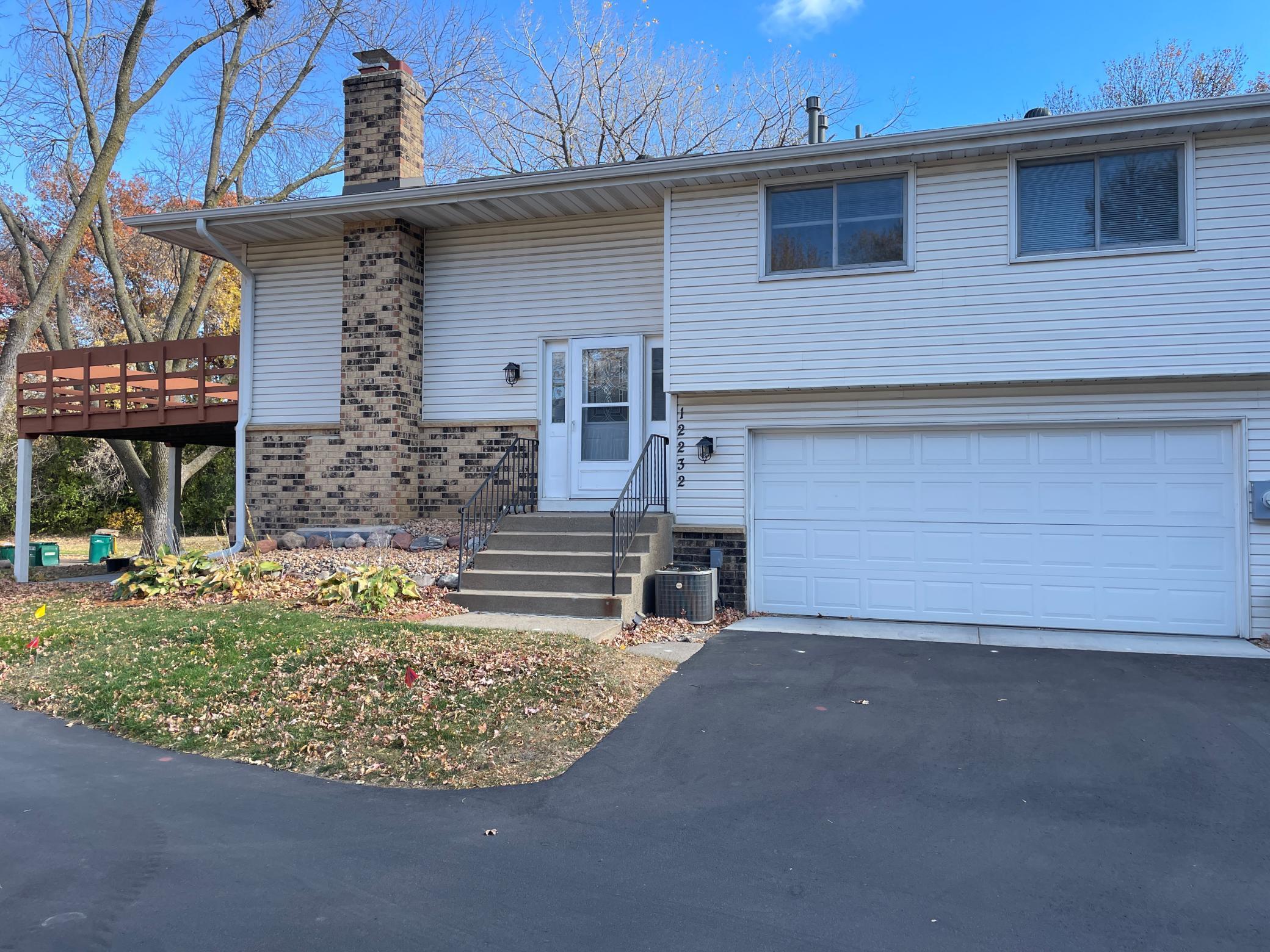 12232 Oak Leaf Circle