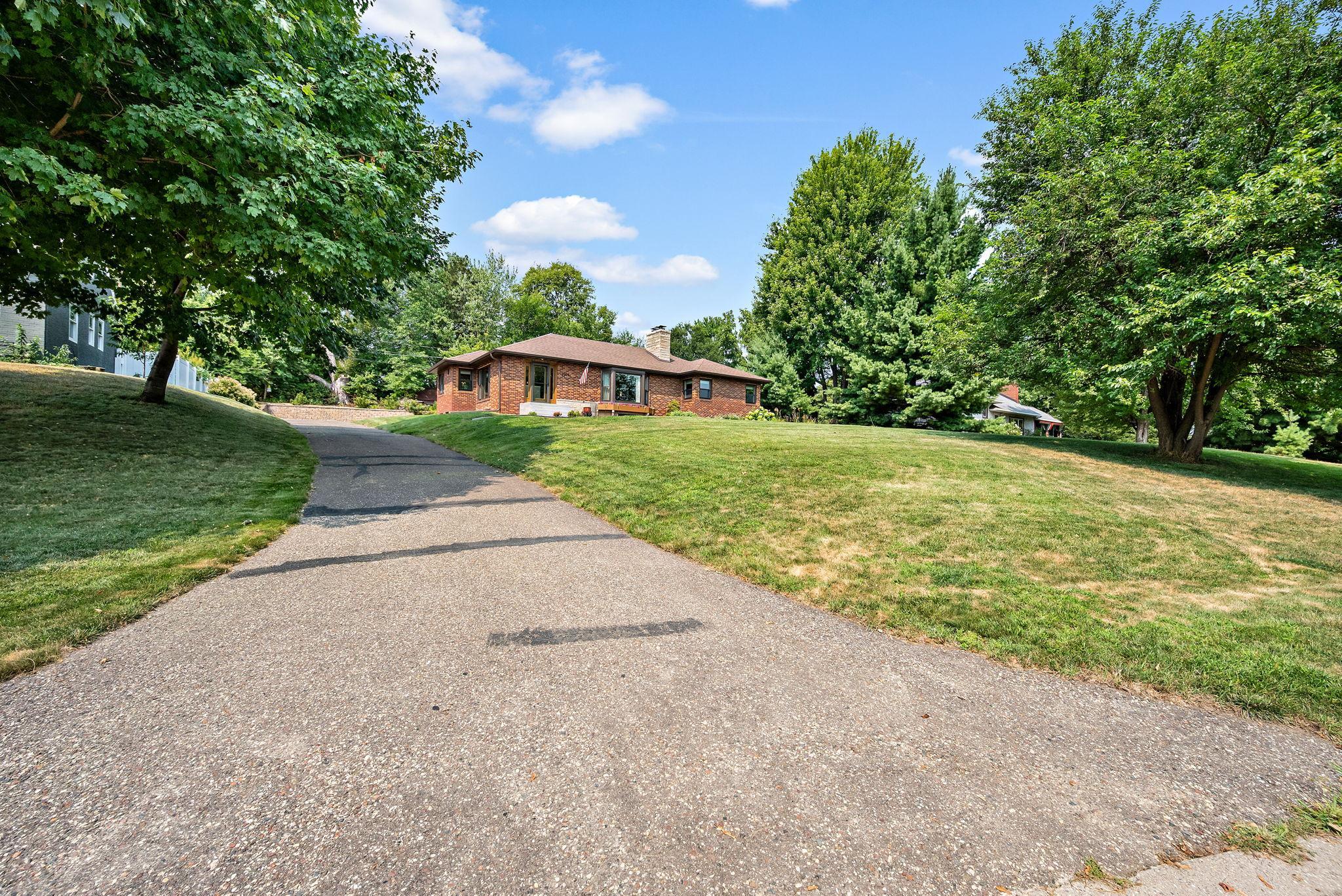 2005 Kenwood Drive W