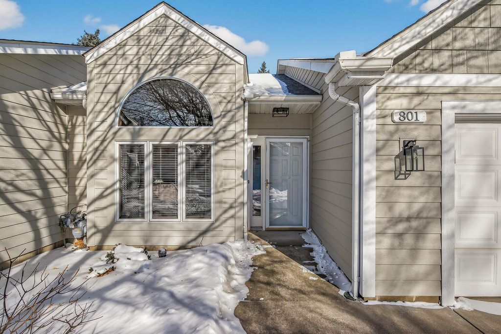 Photo of 801 Southcross Drive E, Burnsville, MN 55306 (MLS # 7014451)