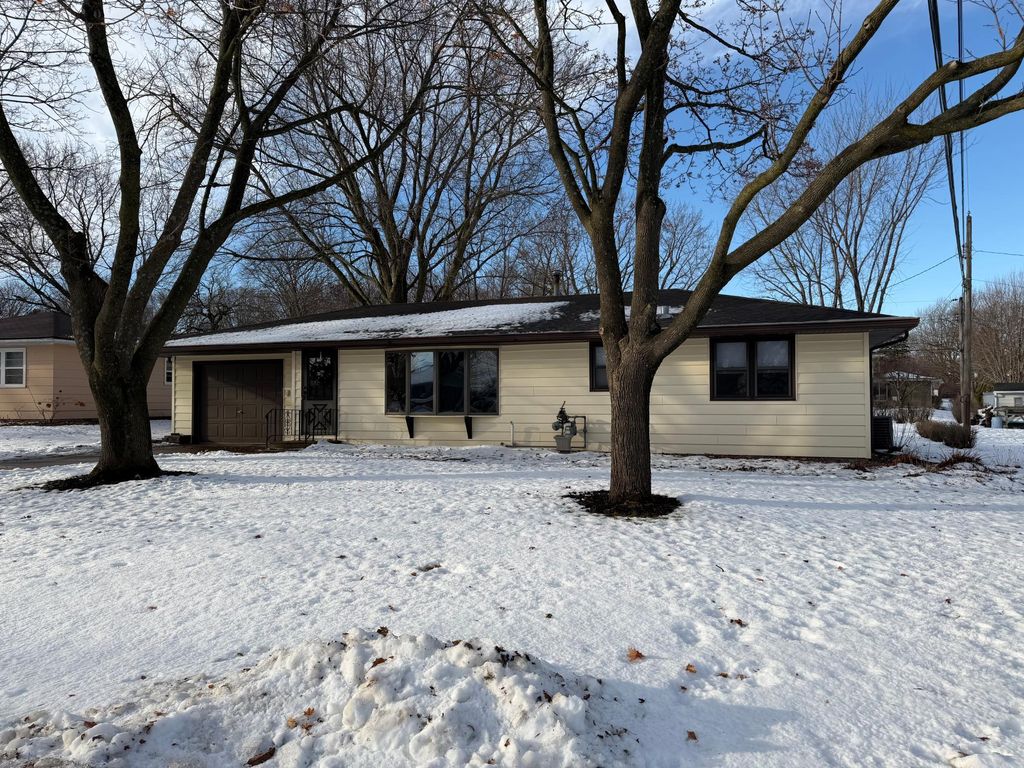 Photo of 1006 Rosehill Drive, Albert Lea, MN 56007 (MLS # 7000992)