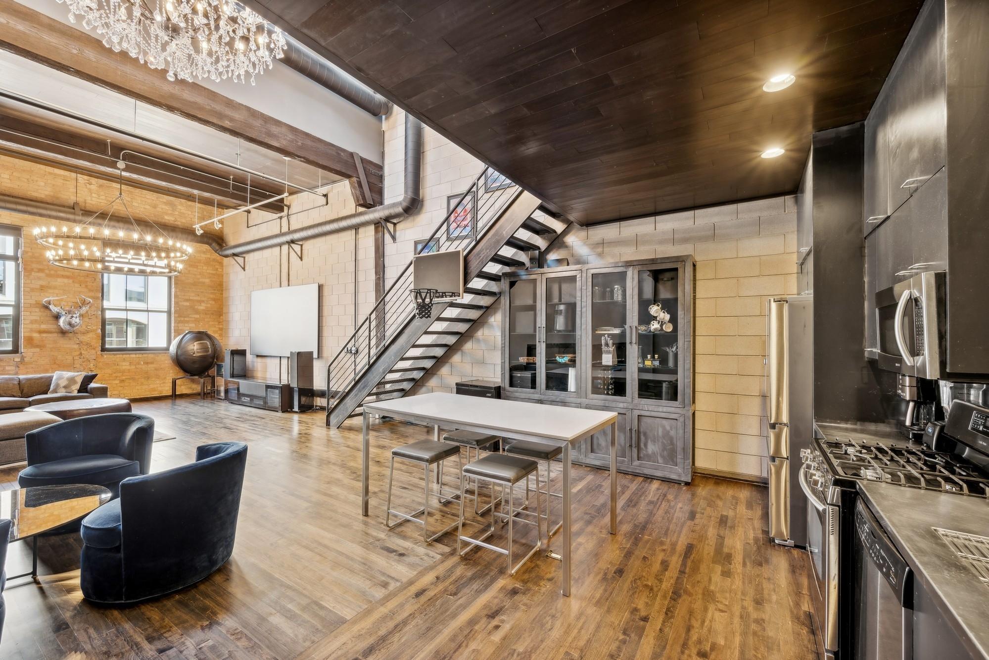 801 Washington Avenue N 320