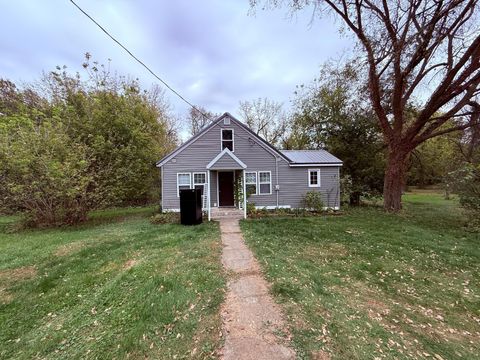 Photo of 1412 Ridgeview Drive, Montevideo, MN 56265 (MLS # 6803335)