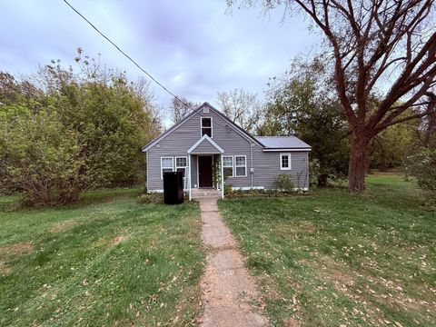 Photo of 1412 Ridgeview Drive, Montevideo, MN 56265 (MLS # 6803335)
