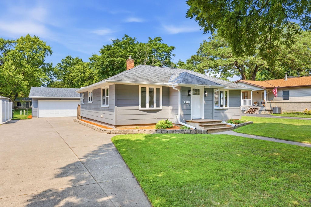 Photo of 612 Lynn Road SW, Hutchinson, MN 55350 (MLS # 7115238)