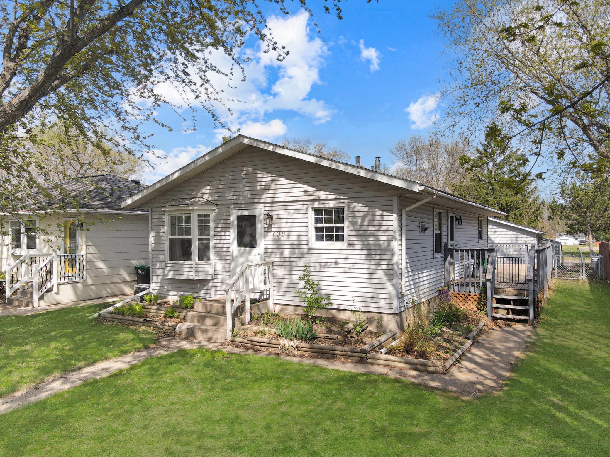 709 6th Street SW