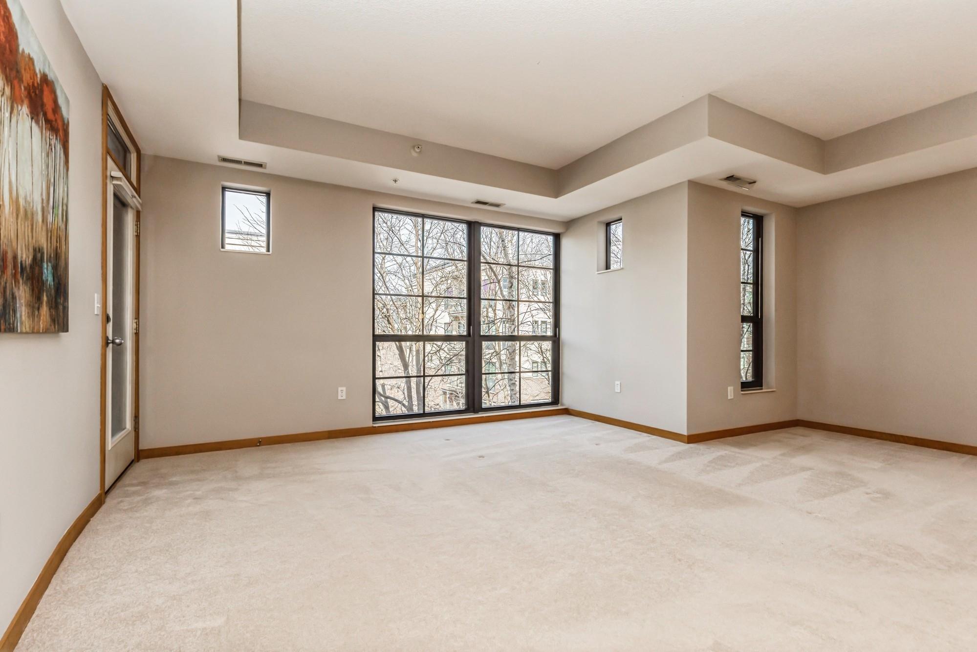 2565 Franklin Avenue 302
