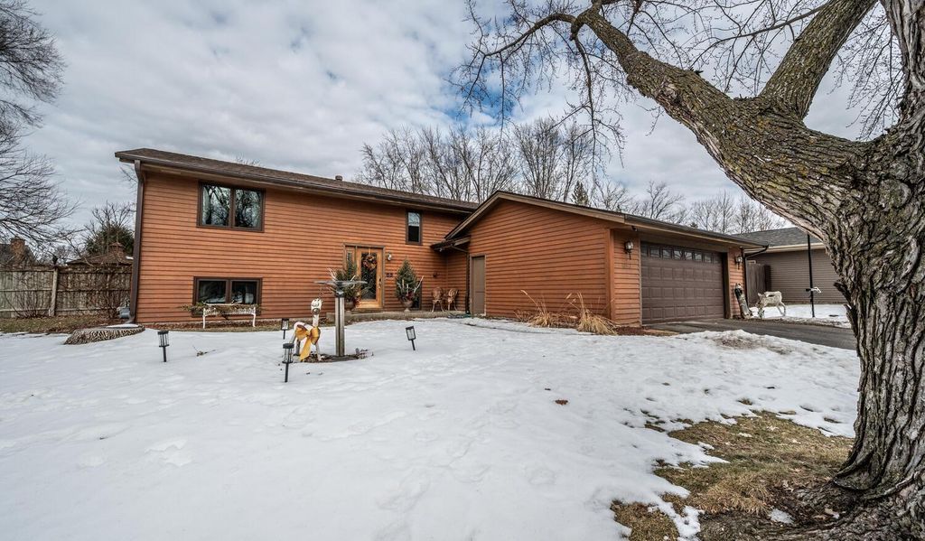 Photo of 10512 Quebec Road, Bloomington, MN 55438 (MLS # 7002939)