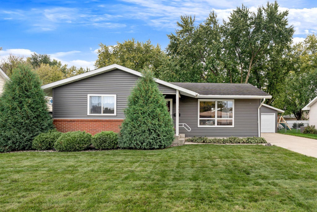 Photo of 303 15th Avenue SW, Austin, MN 55912 (MLS # 7154818)