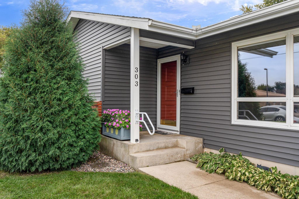 Photo of 303 15th Avenue SW, Austin, MN 55912 (MLS # 7154818)