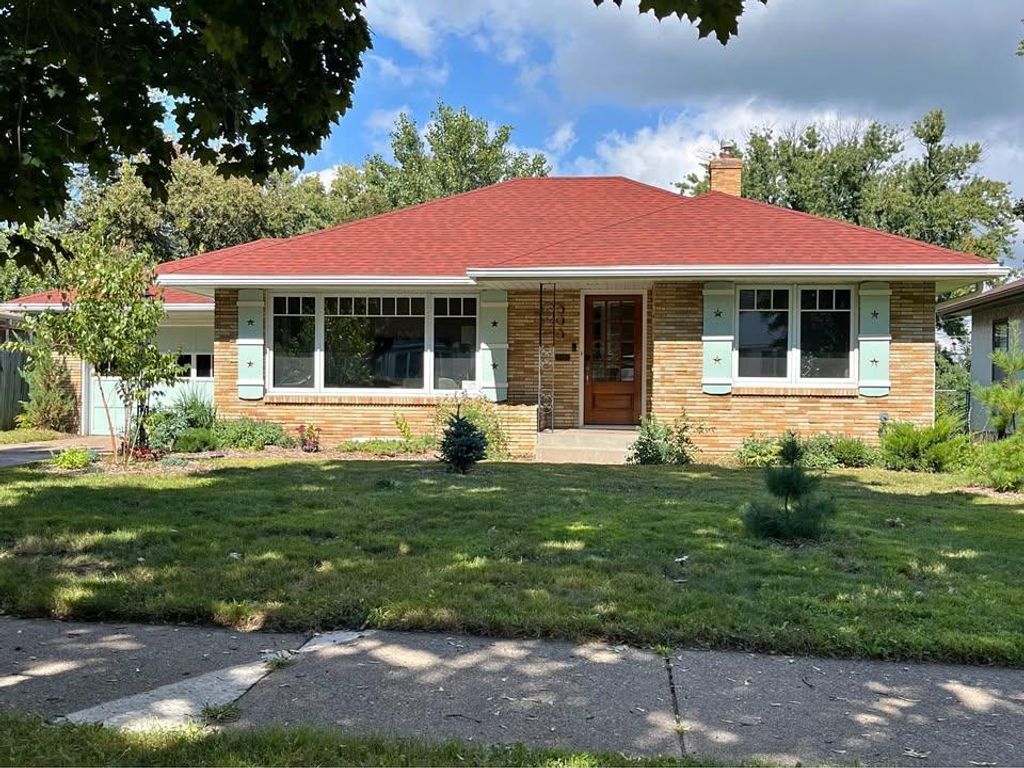 Photo of 993 Hyacinth Avenue E, Saint Paul, MN 55106 (MLS # 7048626)