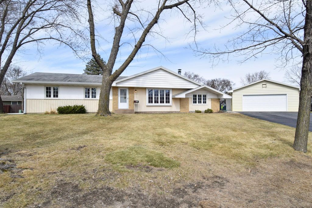 Photo of 2249 113th Avenue NW, Coon Rapids, MN 55433 (MLS # 7049646)