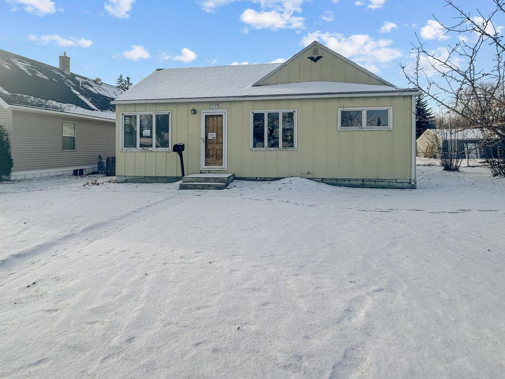 Photo of 939 Duluth Avenue N, Thief River Falls, MN 56701 (MLS # 6826615)