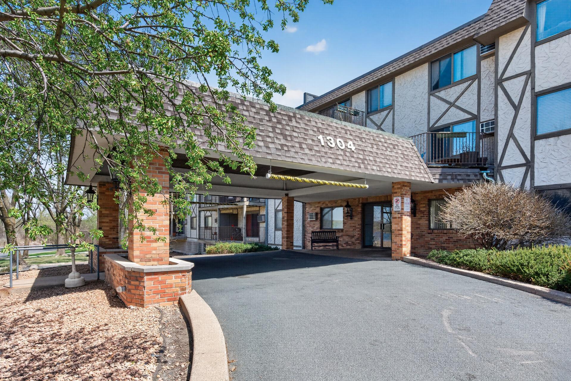 1304 W Medicine Lake Drive 119