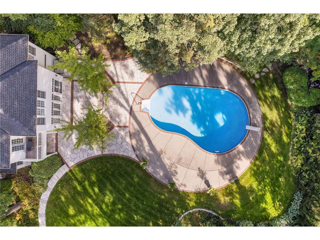 6321 Interlachen Boulevard
