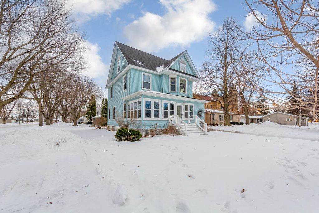 Photo of 802 3rd Avenue, Heron Lake, MN 56137 (MLS # 7000524)