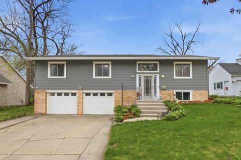 Photo of 565 3rd Avenue SW, Hutchinson, MN 55350 (MLS # 7069280)