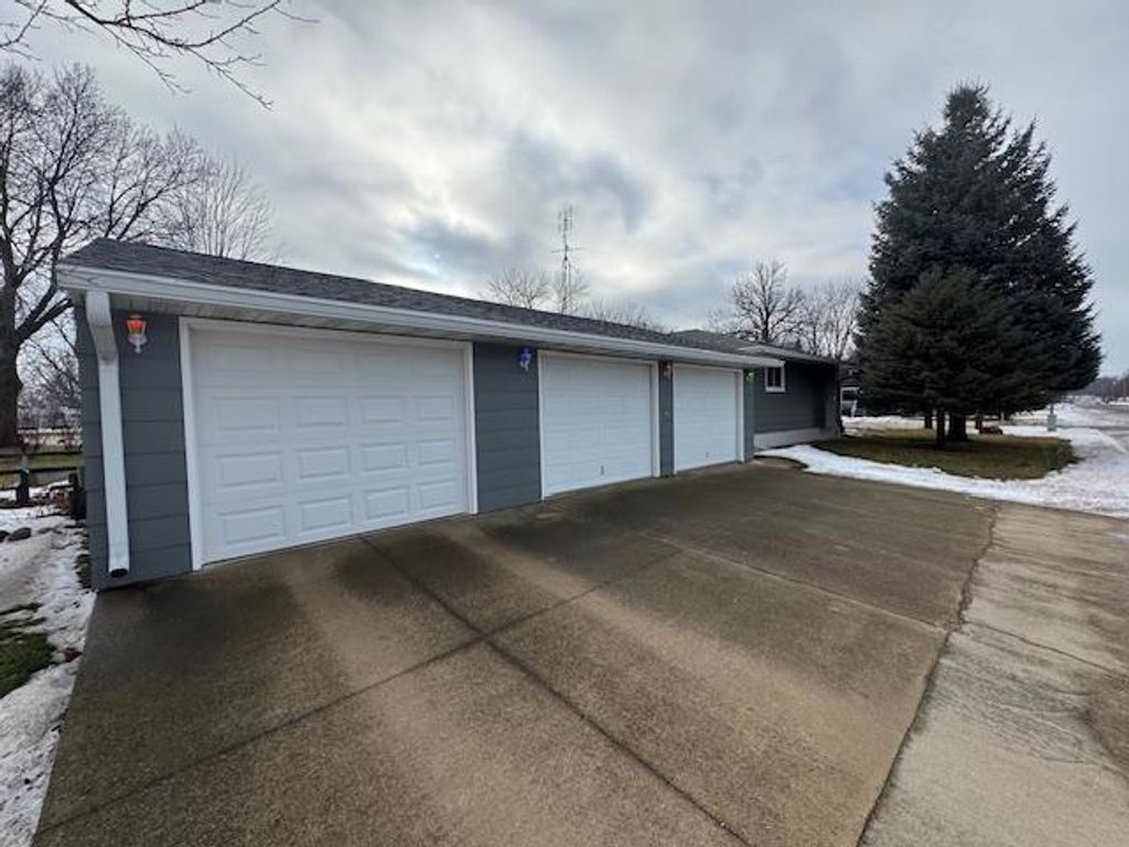 Photo of 201 Dugan Street S, Welcome, MN 56181 (MLS # 7000923)