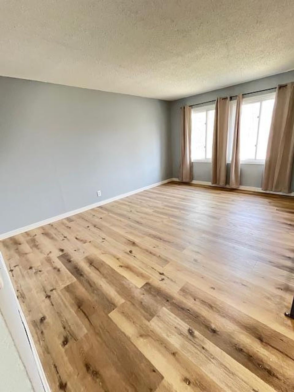 Photo of 760 Larpenteur Avenue E, Saint Paul, MN 55117 (MLS # 7061366)