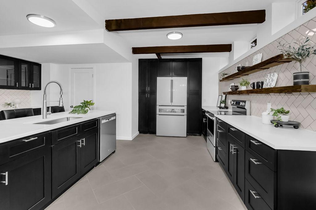 5111 Colonial Drive