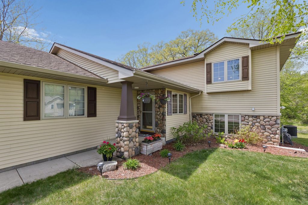 Photo of 1021 Prairie Ridge Lane, Lester Prairie, MN 55354 (MLS # 7034009)