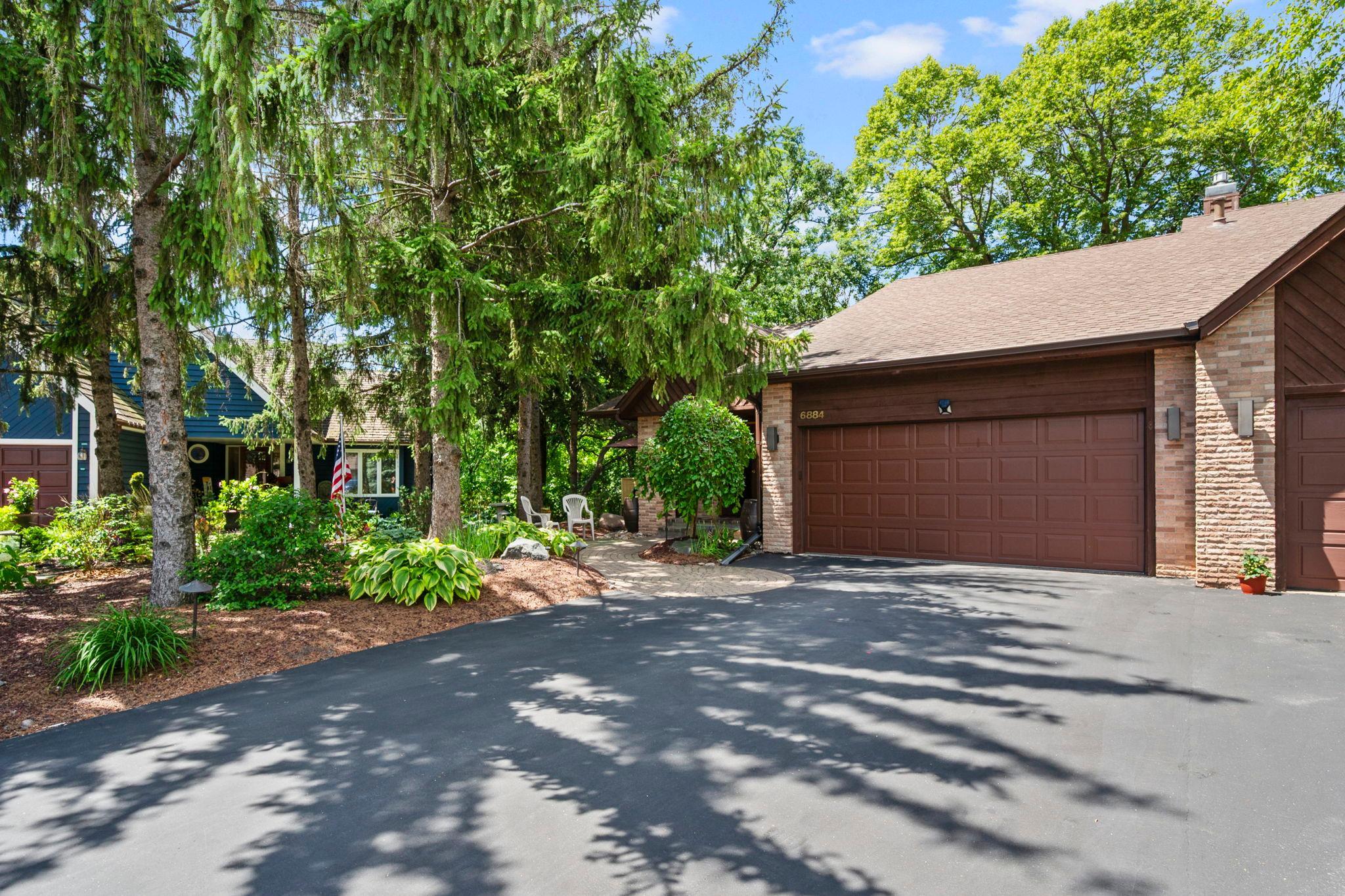 6884 Stonewood Court