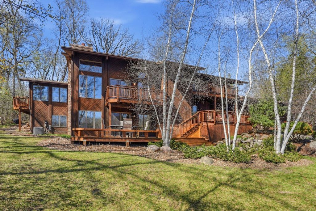 Photo of 985 Cliff Road, Eagan, MN 55123 (MLS # 7047184)