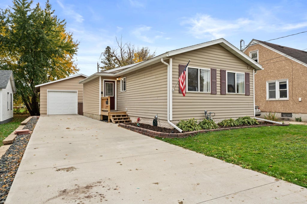 Photo of 120 11 1/2 Street SE, Rochester, MN 55904 (MLS # 7161030)
