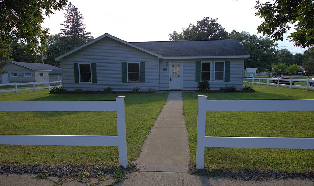 Photo of 311 Roosevelt Street SW, Staples, MN 56479 (MLS # 7131571)