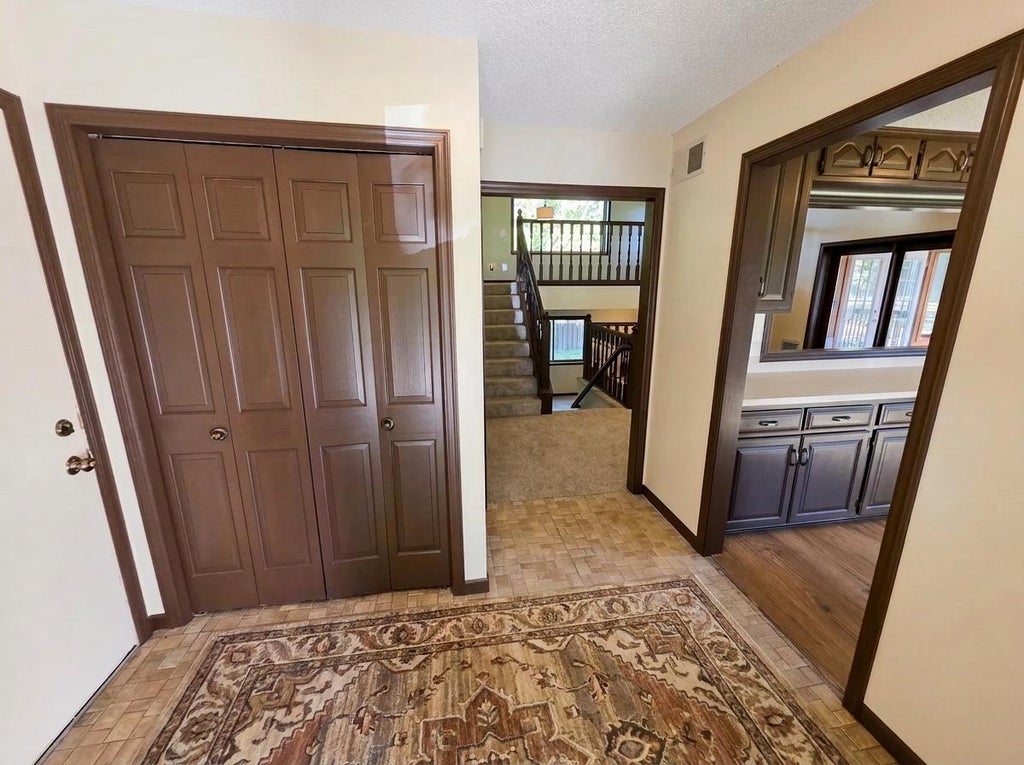 Photo of 1814 Twin Circle Drive, Mendota Heights, MN 55118 (MLS # 7163063)