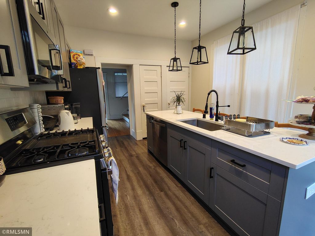 Photo of 1145 Hague Avenue, Saint Paul, MN 55104 (MLS # 7050049)