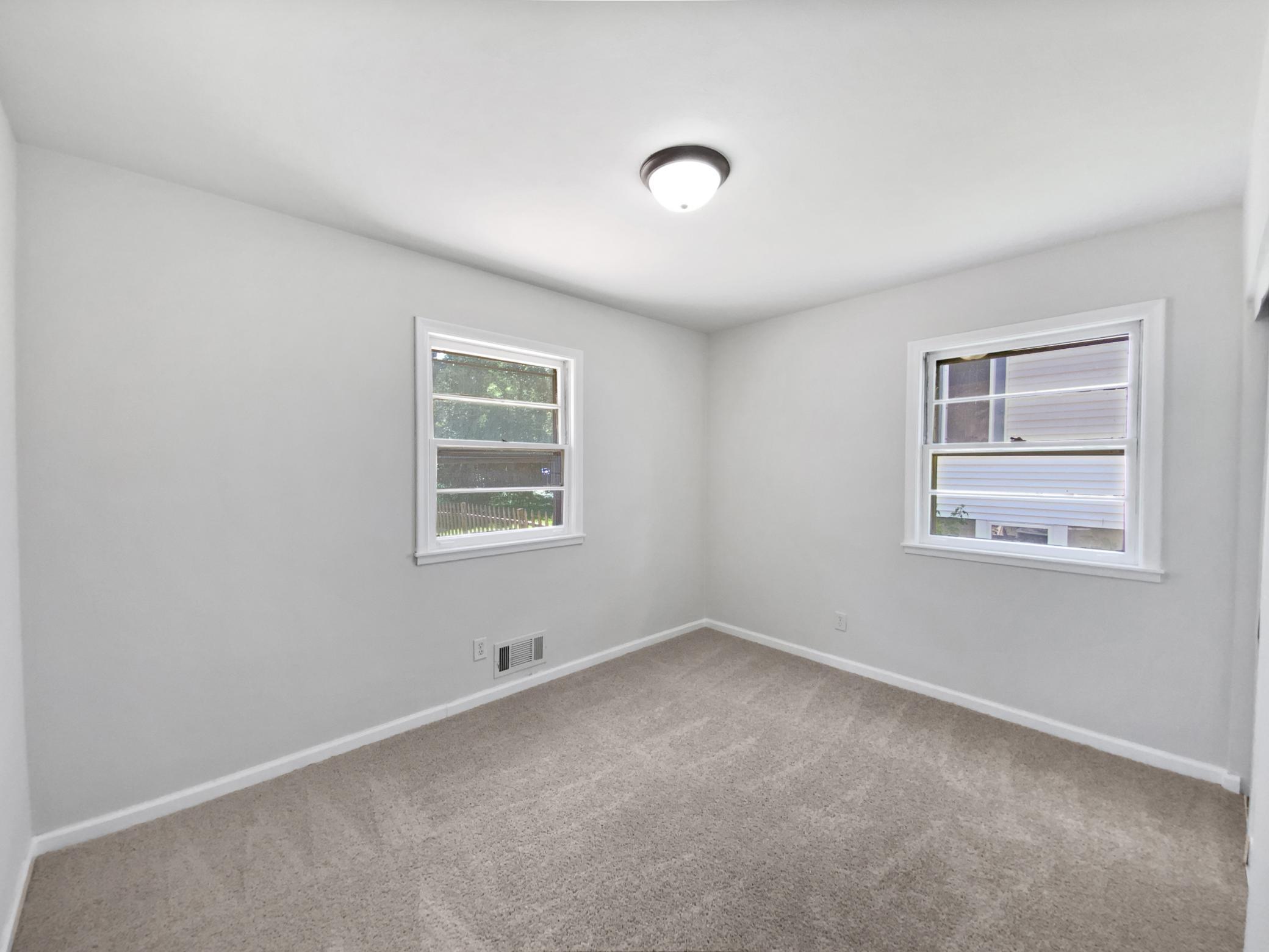 206 Winona Street W