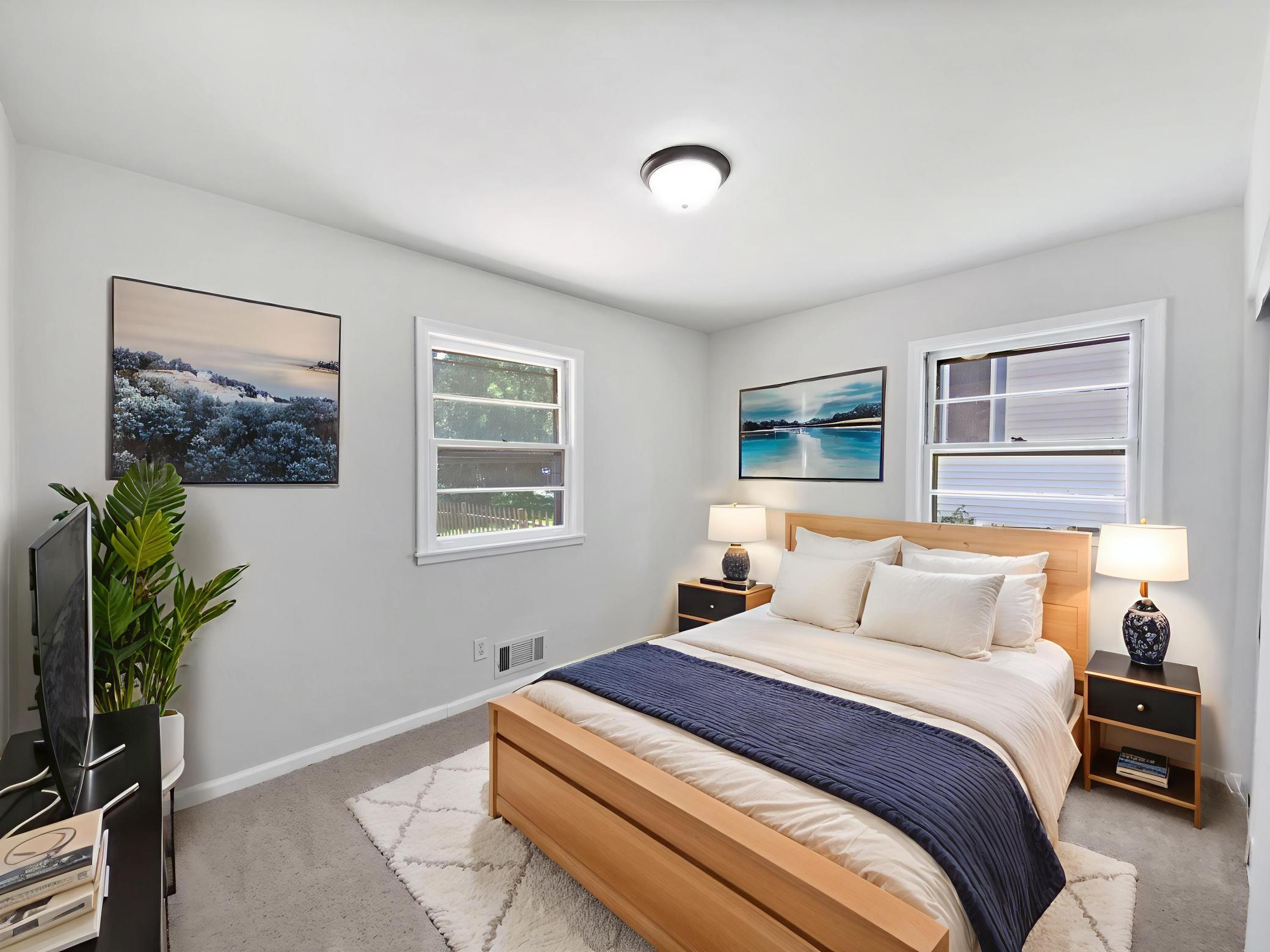 206 Winona Street W