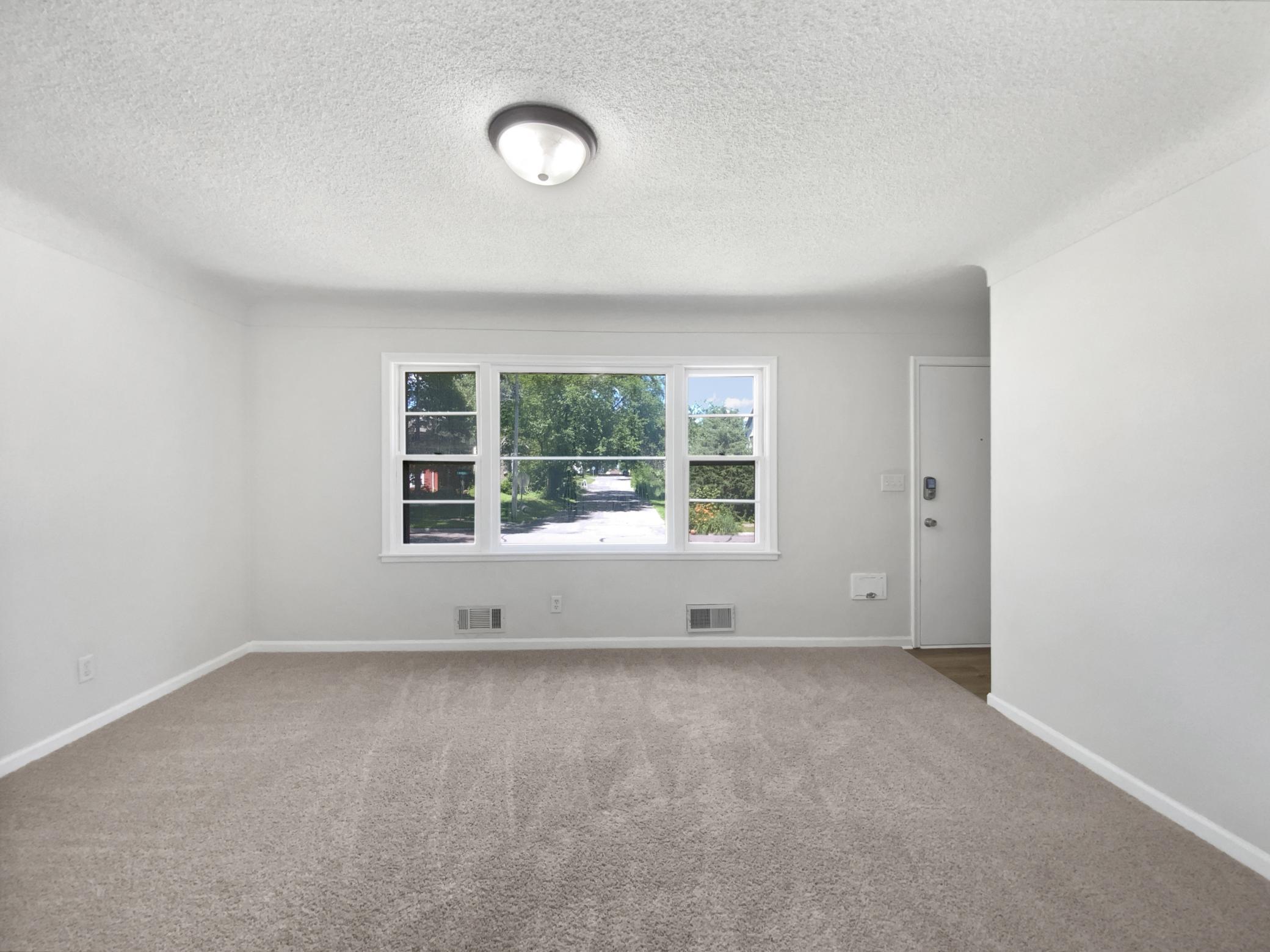 206 Winona Street W