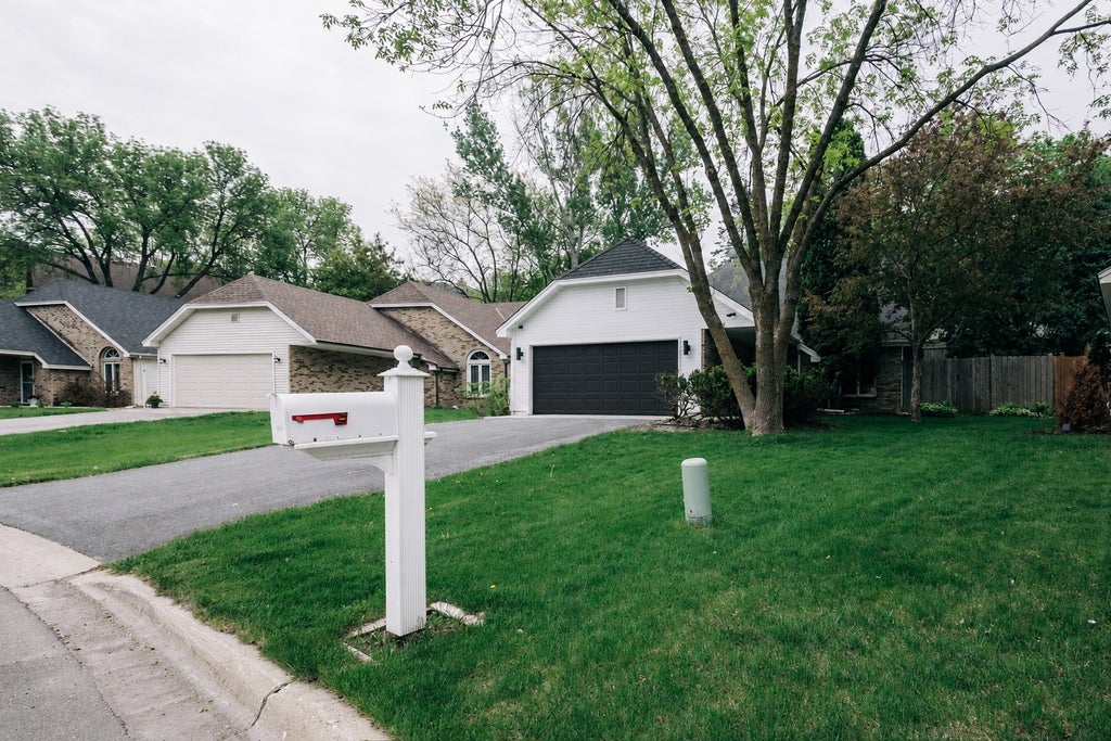Photo of 18701 Clear View Drive, Minnetonka, MN 55345 (MLS # 7128267)