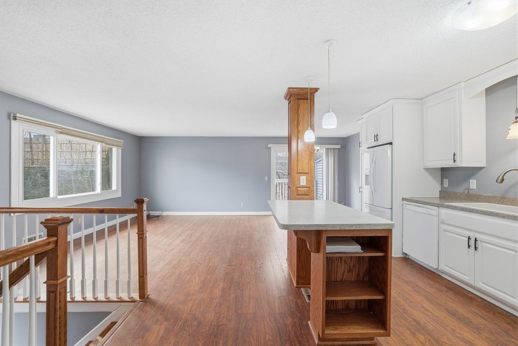 Photo of 1633 W 140th Street, Burnsville, MN 55337 (MLS # 7007912)